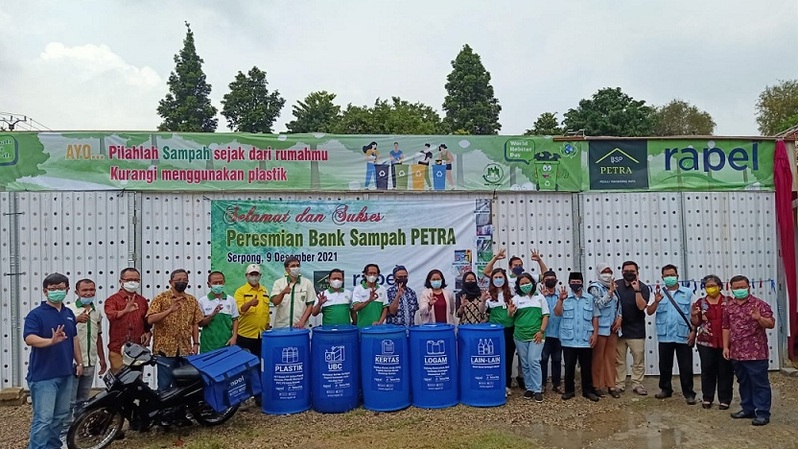 Bank Sampah Petra berbasis digital yang diinisiasi oleh Pemuda Katolik Komda Banten dan Rapel.id diresmikan Kamis (9/12/2021) pukul. 11.00 di Kelurahan Lengkong Gudang Timur. 