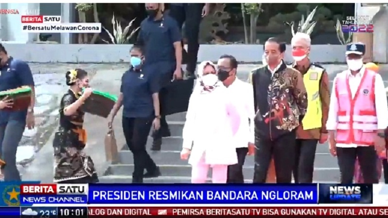 Presiden Jokowi saat meresmikan Bandara Ngloram di Cepu, Jawa Tengah, pada Jumat (17/12/2021). Sumber: BSTV