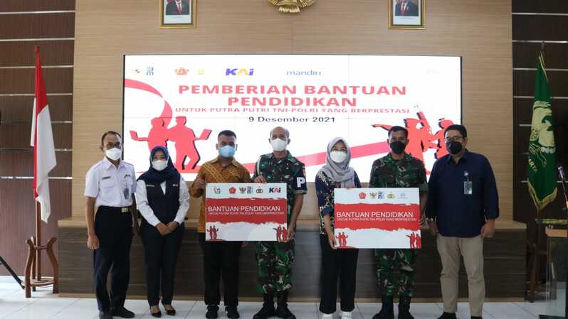 PTPP bersama sejumlah perusahaan BUMN menggelar program Tanggung Jawab Sosial dan Lingkungan (TJSL) dengan pemberian apresiasi kepada anggota TNI dan Polri berprestasi. 