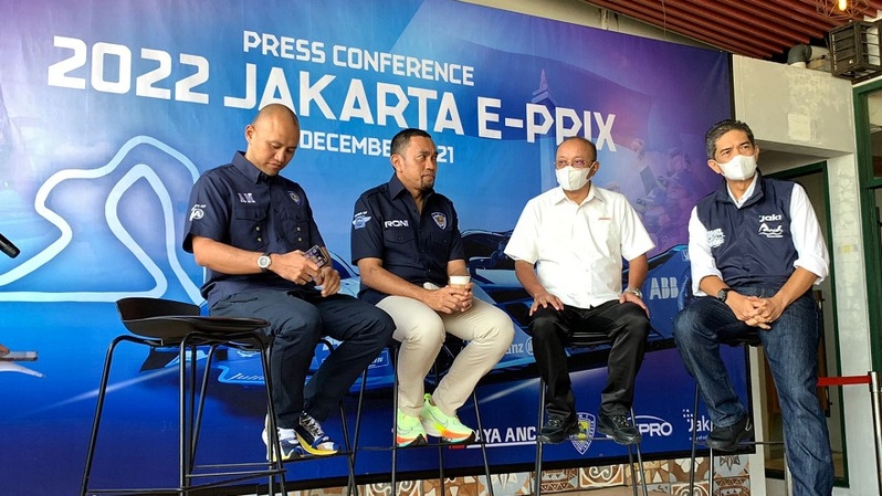Ketua Organizing Committee Formula E Jakarta 2022 Ahmad Sahroni (kedua dari kiri) di acara konferensi pengumuman lokasi sirkuit Formula E di Ancol, Jakarta Utara, Rabu, 22 Desember 2021. Foto: istimewa