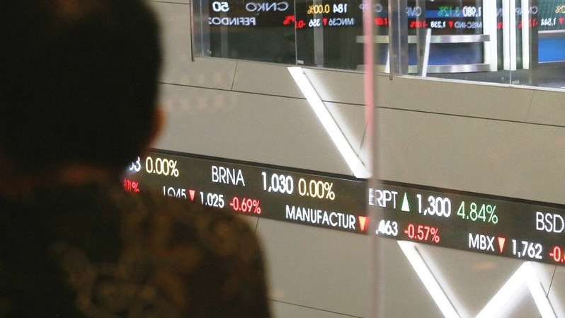 Investor memantau pergerakan saham di Bursa Efek Indonesia, Jakarta. Foto ilustrasi: Beritsatu Photo/Uthan AR