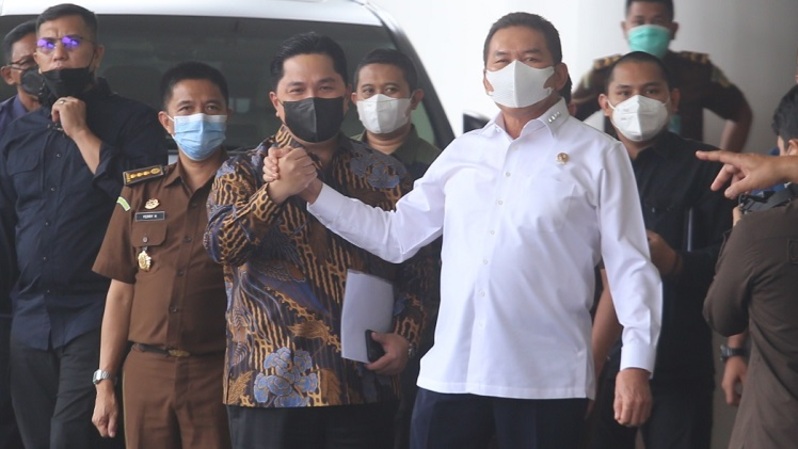 Menteri BUMN Erick Thohir di Kejaksaan Agung, Jakarta, Selasa (11/1).