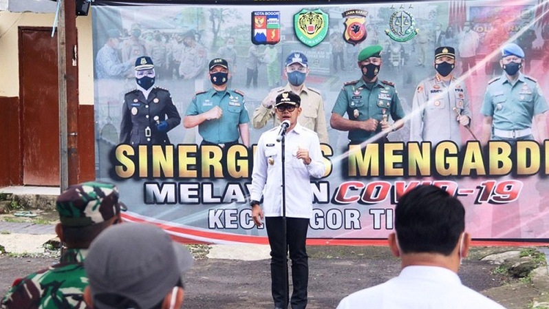 Wali Kota Bogor Bima Arya saat memimpin Apel Sinergitas Mengabdi Melawan Covid-19 Kota Bogor di Lapangan Parkir Pasar Sukasari, Jalan Sukasari, Kota Bogor, Rabu (19/1/2022).
