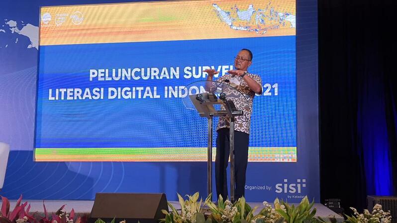 Direktur Jenderal Aplikasi Informatika Kementerian Komunikasi dan Informatika Semuel Abrijani Pangerapan dalam acara peluncuran survei indeks literasi digital Indonesia 2021, di Hotel Grand Hyatt, Jakarta, Kamis (20/1) (Foto: Eman)