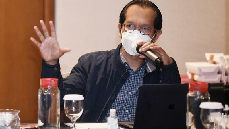 Staf Khusus Menkominfo Bidang Komunikasi Politik, Philip Gobang menghadiri Webinar Siaran Pendidikan Social Enginering Pro 1 RRI Ende secara virtual dari Jakarta Pusat, Selasa (18/1). (Foto: Humas Kemenkominfo)