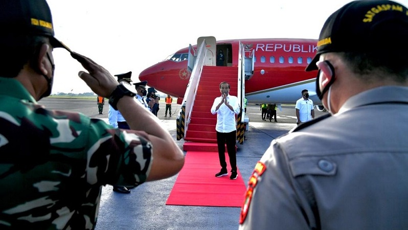 Presiden Joko Widodo bertolak ke Sumatera Selatan, Senin (24/1/2022). Foto: Laily Rachev - Biro Pers Sekretariat Presiden