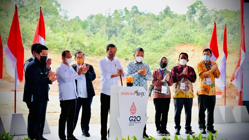 Presiden Joko Widodo saat groundbreaking proyek hilirisasi batu bara menjadi Dimethyl Ether (DME) di Tanjung Enim, Sumatera Selatan, Senin 24 Januari 2022.