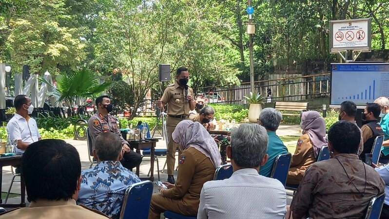 Wali Kota Bima Arya saat menggelar rapat Forkompinda di Taman Ekspresi, Kota Bogor, Senin (31/1/2022). 