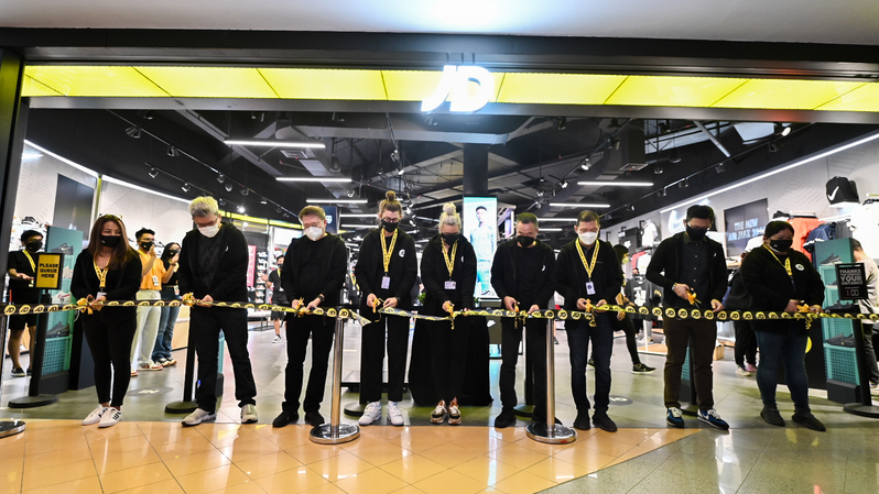 Pembukaan gerai pertama JD Sports Indonesia di Summarecon Mal Kelapa Gading.