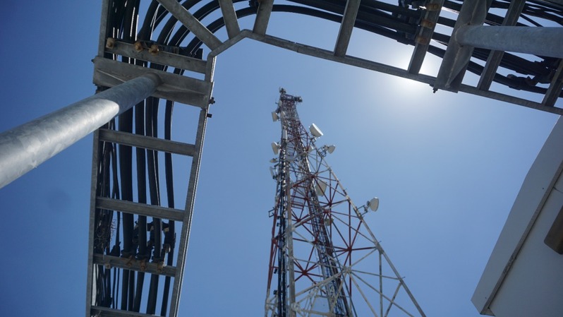 Telkom melalui anak usahanya, PT Dayamitra Telekomunikasi Tbk (Mitratel) saat ini sedang mengerjakan program fiberisasi untuk konektivitas antar BTS sejumlah perusahaan operator telekomunikasi di Indonesia. (Foto: Dok. Telkom)