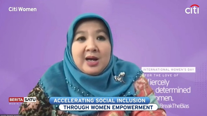 Juru Bicara Vaksinasi Covid-19 Kementerian Kesehatan (Kemenkes) Siti Nadia Tarmizi pada acara seminar daring bertajuk; 