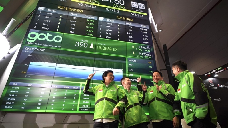 PT GoTo Gojek Tokopedia Tbk mencatatkan saham perdananya pada Senin (11/4/2022). Foto: Ist