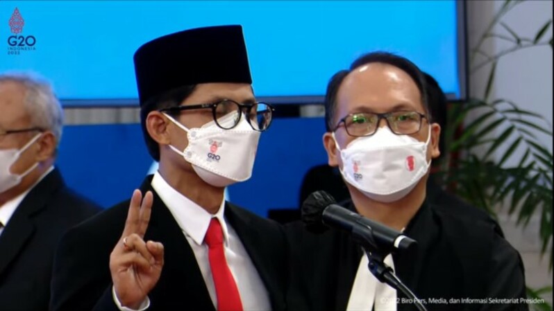 Presiden Joko Widodo (Jokowi) melantik tujuh anggota komisioner Komisi Pemilihan Umum (KPU) dan lima anggota komisioner Badan Pengawas Pemilu (Bawaslu)