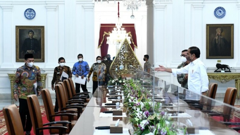 Presiden Joko Widodo (Jokowi) menggelar pertemuan dengan jajaran pimpinan Ombudsman Republik Indonesia di Istana Merdeka, Jakarta, Selasa (12/4/2022).