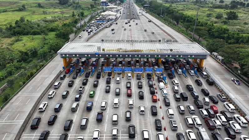 PT Jasa Marga (Persero) Tbk mencatat lonjakan arus kendaraan hingga 41% dibanding kondisi normal.