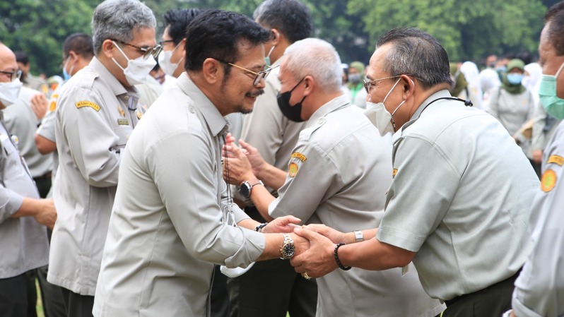 Menteri Pertanian (Mentan) Syahrul Yasin Limpo pada apel pagi bersama pada hari pertama kerja usai libur Lebaran di lapangan utama Kementan, Senin 9 Mei 2022. (Foto: Dok. Kementan)