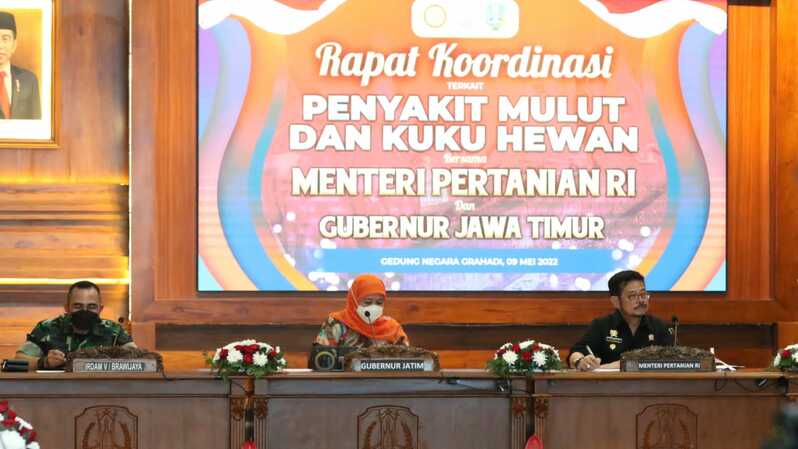 Mentan Syahrul Yasin Limpo menghadiri rapat koordinasi terkait penyakit mulut dan kuku hewan bersama Gubernur Jawa Timur di Gedung Negara Grahadi, Surabaya, Senin 9 Mei 2022. (Foto: Dok. Kementan)