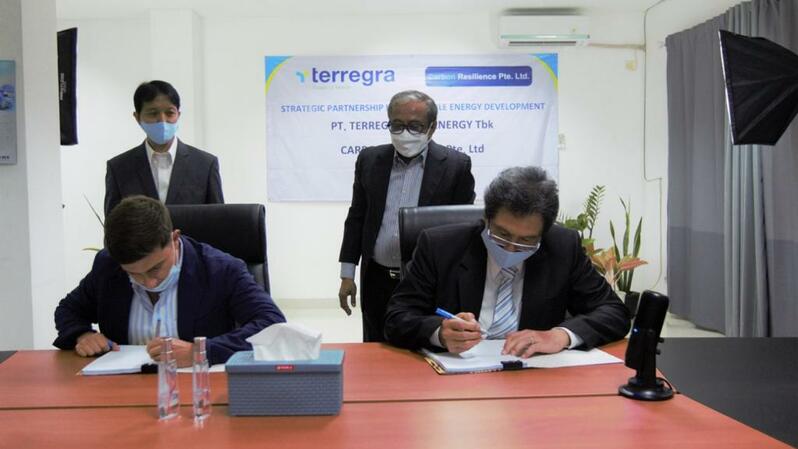 Penandatanganan SSA (Share Subscription Agreement) antara Strategic Partner dengan PT Terregra Asia Energy Tbk (Foto: Dokumen TGRA)