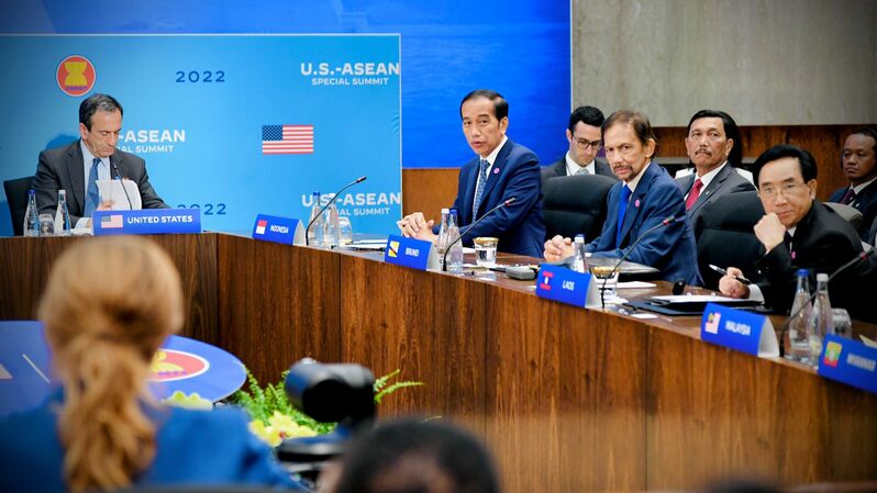 Presiden Jokowi saat berpidato  pada Working Lunch yang dihadiri  Wakil Presiden Amerika Serikat (AS) Kamala Harris di Gedung Kementerian  Luar Negeri AS, Washington DC, Jumat (13/5/2022) waktu setempat atau Sabtu (14/5/2022) WIB.