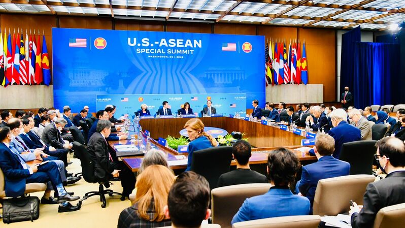 Presiden Joko Widodo mendorong kemitraan US-ASEAN dalam penangan iklim  dalam pertemuan para pemimpin negara-negara ASEAN dengan Wakil Presiden AS Kamala Harris di Gedung Kementerian  Luar Negeri AS, Washington DC, Jumat (13/5/2022) Waktu Setempat atau Sabtu (14/5/2022) WIB.
