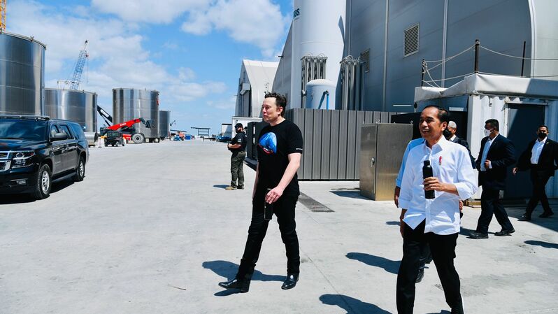 Dalam lawatan kerjanya ke AS, Presiden Jokowi juga mengunjungi pabrik produksi roket SpaceX