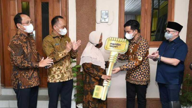 Bank Mandiri Taspen Lakukan CSR Bedah Rumah di Surakarta