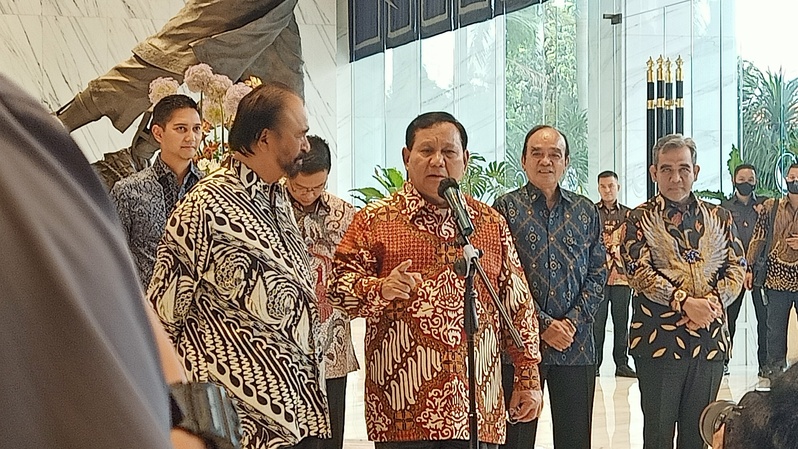 Ketua Umum Partai Gerindra Prabowo Subianto dan Ketum Partai Nasdem Surya Paloh di Nasdem Tower, Menteng, Jakarta, Rabu, 1 Juni 2022.

