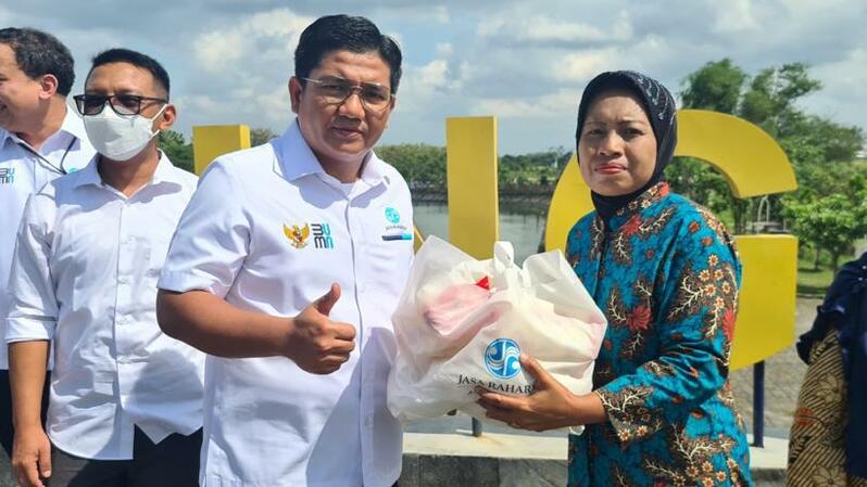 PT Jasa Raharja menyalurkan CSR dengan membantu pengaspalan jalan akses menuju ke Embung Giriroto, Kecamatan Ngemplak, Kabupaten Boyolali,