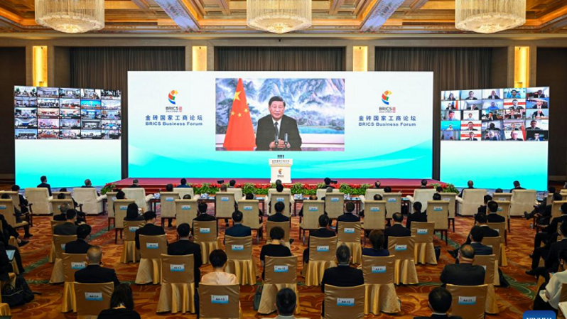 Presiden Tiongkok Xi Jinping menyampaikan pidato utama dalam format virtual pada upacara pembukaan BRICS Business Forum pada 22 Juni 2022. (FOTO: Xinhua/Yin Bogu)