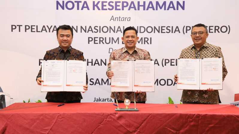 PT Pelni bersama-sama PT Pelindo dan Perum Damri menandatangani nota kesepahaman tentang kerja sama antarmoda di Jakarta, Kamis (23/6/2022). (Foto: Ist)