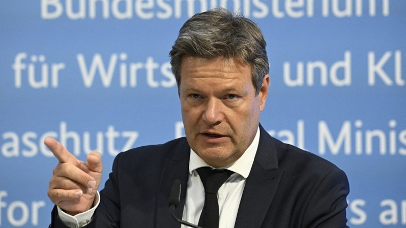 Menteri Ekonomi dan Perlindungan Iklim Jerman Robert Habeck memberikan konferensi pers tentang keamanan pasokan energi pada 23 Juni 2022 di kantor kementeriannya di Berlin, Jerman. (FOTO: Tobias SCHWARZ / AFP)