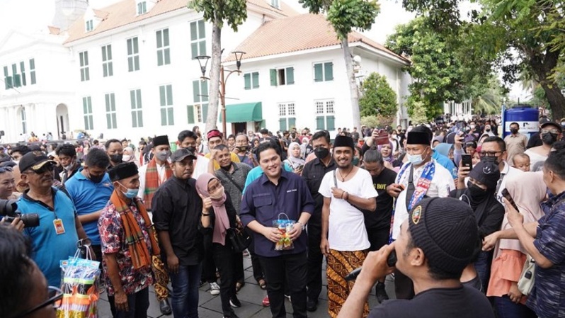 Menteri BUMN Erick Thohir berkunjung ke Kota Tua, Jakarta, pada Minggu 26 Juni 2022. (Foto: Ist)