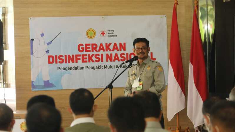 Menteri Pertanian (Mentan) Syahrul Yasin Limpo meluncurkan gerakan disinfeksi nasional dalam upaya pengendalian penyakit mulut dan kuku (PMK), Kamis 30 Juni 2022. (Foto: Dok. Kementan)