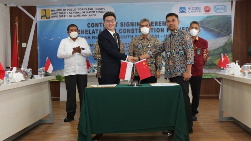 PT Adhi Karya Tbk (ADHI), PT Wijaya Karya Tbk (WIKA) dan China CAMC Engineering Co Ltd menandatangani kontrak untuk paket pekerjaan pembangunan Bendungan Jenelata di Kabupaten Gowa, Sulawesi Selatan. 