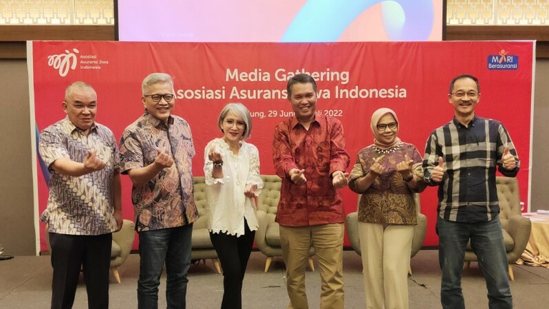 Pengurus Asosiasi Asuransi Jiwa Indonesia pada acara Media Gathering di Bandung, Kamis (30/6). (Prisma Ardianto/Investor Daily)