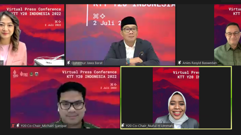 Gubernur DKI Jakarta Anies Baswedan dan Gubernur Jawa Barat Ridwan Kamil saat jumpa pers secara virtual pada Sabtu, 2 Juli 2022.
Sumber: Istimewa
