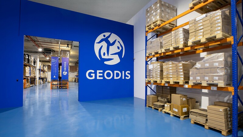 Sebuah warehouse miliki Geodis di Hongkong. Geodis adalah penyedia layanan logistik global berbasis di Perancis.