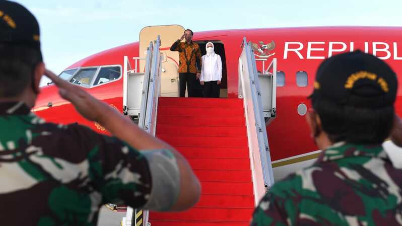 Presiden Joko Widodo (Jokowi) beserta Ibu Negara Iriana Joko Widodo bertolak menuju Provinsi Jawa Tengah guna melakukan kunjungan kerja, Senin, 4 Juli 2022.(Sumber Foto: BPMI Setpres)
