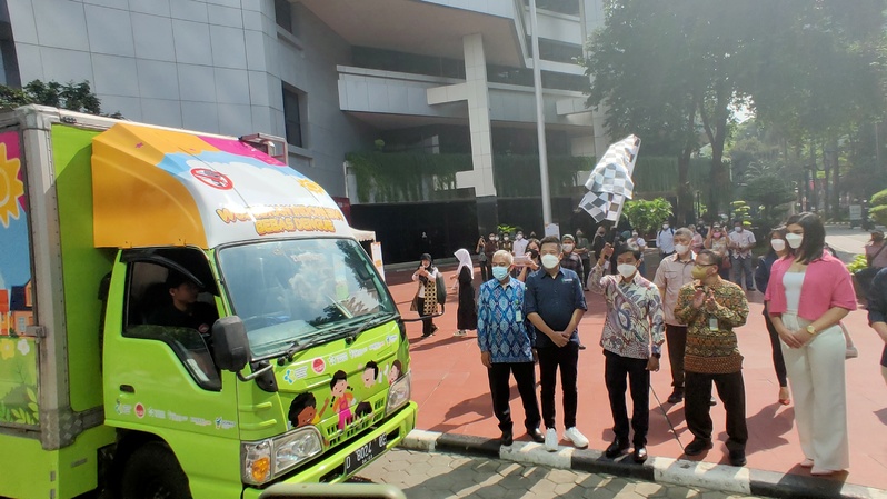Wakil Menteri Kesehatan Dante Saksono Harbuwono menuturkan, bahwa pihaknya saat ini bekerja sama dengan fast moving consumer goods (FMCG), yakni Enesis Group untuk menghadirkan mobil edukasi keliling yang menyasar berbagai wilayah di Indonesia.