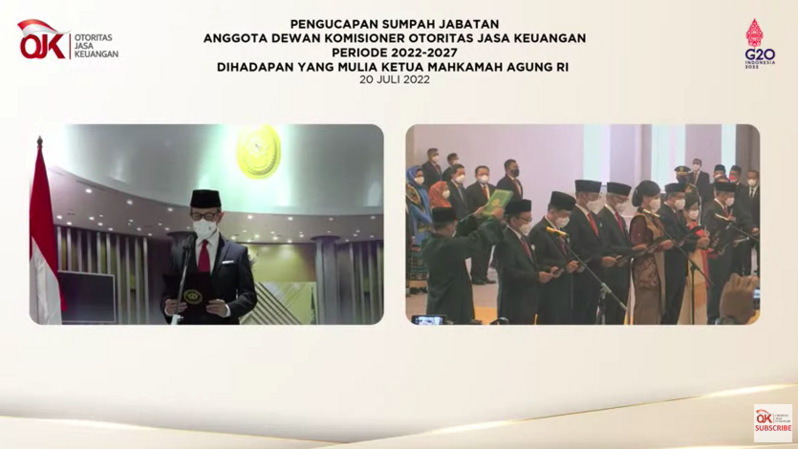 Pengambilan sumpah jabatan dan pelantikan Anggota Dewan Komisioner Otoritas Jasa Keuangan (OJK) periode 2022-2027 yang dipimpin langsung oleh Ketua Mahkamah Agung HM Syarifuddin di kantor MA, Jakarta, Rabu (20/7/2022)