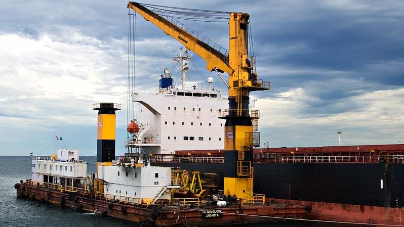 Kapal floating crane barge ‘Ben Glory’ dijual Mitrabahtera (MBSS) kepada Pelita Samudera Shipping (PSSI). (Foto: MBSS)