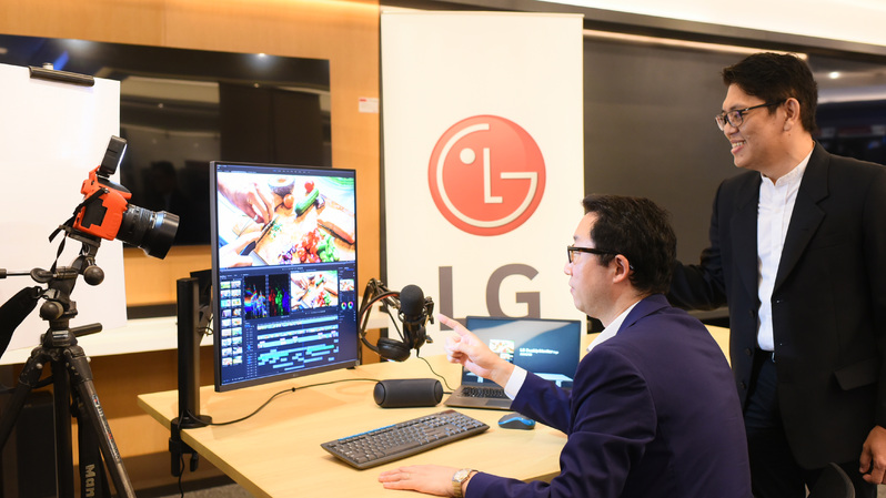 LG DualUp Monitor, hasil inovasi terbaru PT LG Electronics Indonesia, menjadi solusi tepat bagi pekerja kreatif digital dalam meningkatkan produktivitas.(Foto: LG)