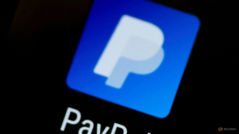 Ilustrasi logo aplikasi PayPal terlihat di sebuah ponsel. (FOTO: REUTERS/Thomas White/Ilustrasi)