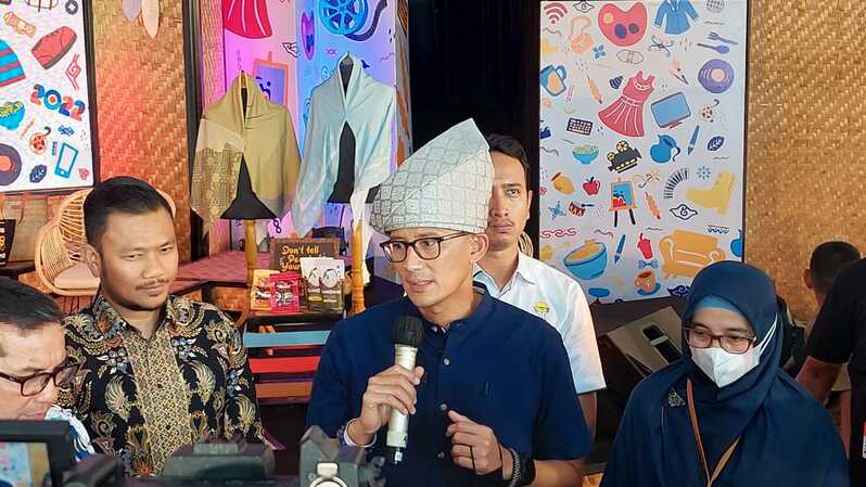 Menparekraf Sandiaga Uno saat mengunjungi pameran Apresiasi Kreasi Indonesia di Banda Aceh.