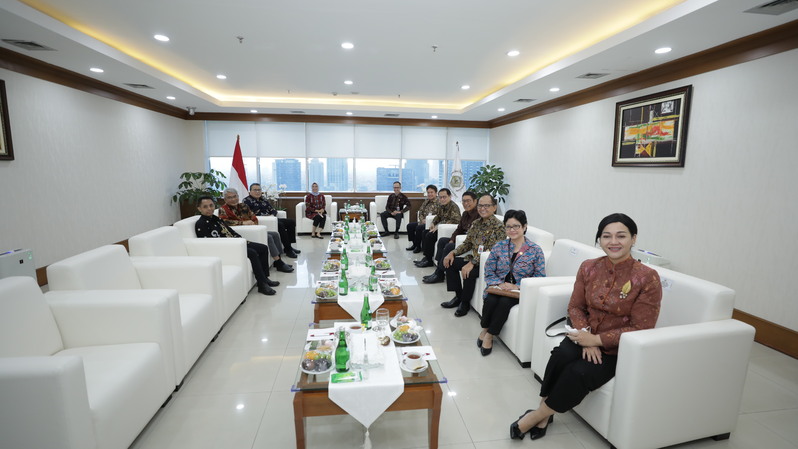 Anggota Dewan Komisioner (ADK) OJK mengadakan pertemuan dengan jajaran pimpinan Badan Pemeriksa Keuangan (BPK) di Gedung Kantor BPK, Jakarta. (Foto: Dok. OJK)