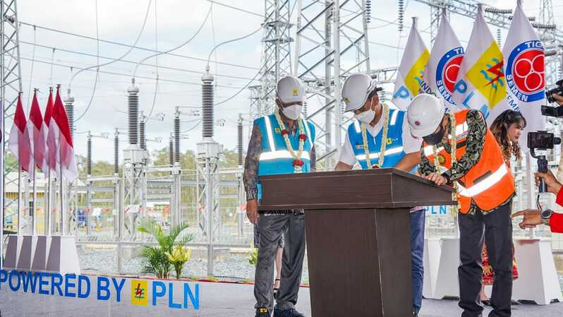 Peresmian operasional komersial supply listrik PLN untuk Kompleks Pabrik Indocement di Tarjun.
