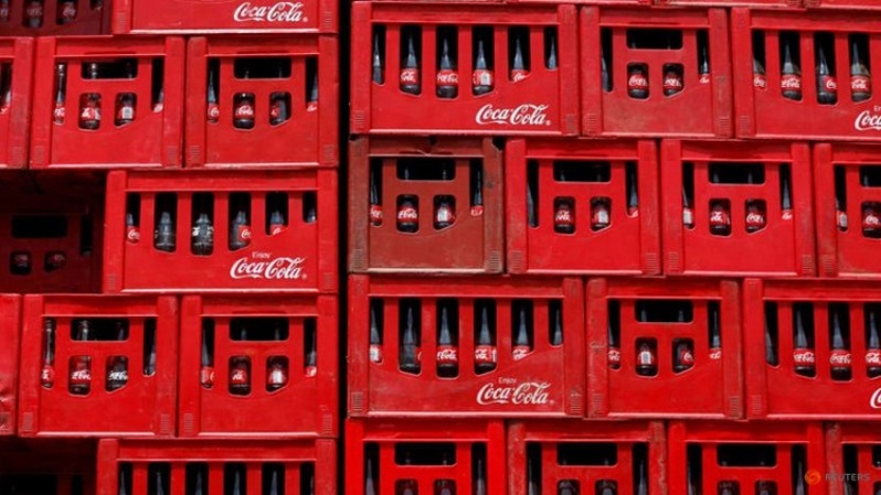 Peti Coca-Cola di Abuja, Nigeria pada 19 September 2018. (FOTO: REUTERS/Afolabi Sotunde/File Photo)