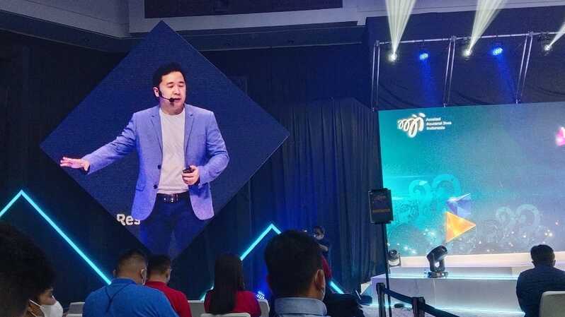 Digital Marketer Denny Santoso dalam ajang Top Agent Awards 2022 yang digelar Asosiasi Asuransi Jiwa Indonesia (AAJI) di Nusa Dua, Bali, Kamis(11/8/2022). Majalah Investor/Fajar Widhiyanto