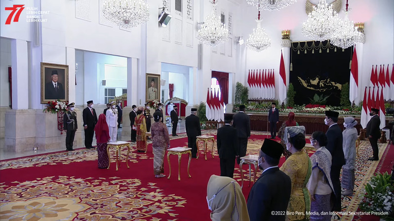 Penganugerahan tanda kehormatan dalam rangka Hari Ulang Tahun (HUT) ke-77 Republik Indonesia yang berlangsung di  Istana Negara, Jakarta, Jumat (12/8/2022).