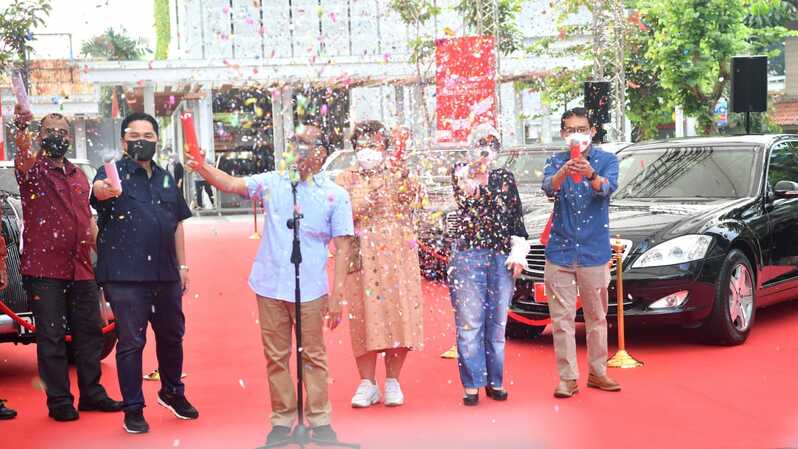 Menteri Sekretaris Negara Pratikno dan Menteri BUMN Erick Thohir meresmikan Pameran Arsip dan Mobil Kepresidenan di Sarinah, Jakarta, Sabtu, 13 Agustus 2022.